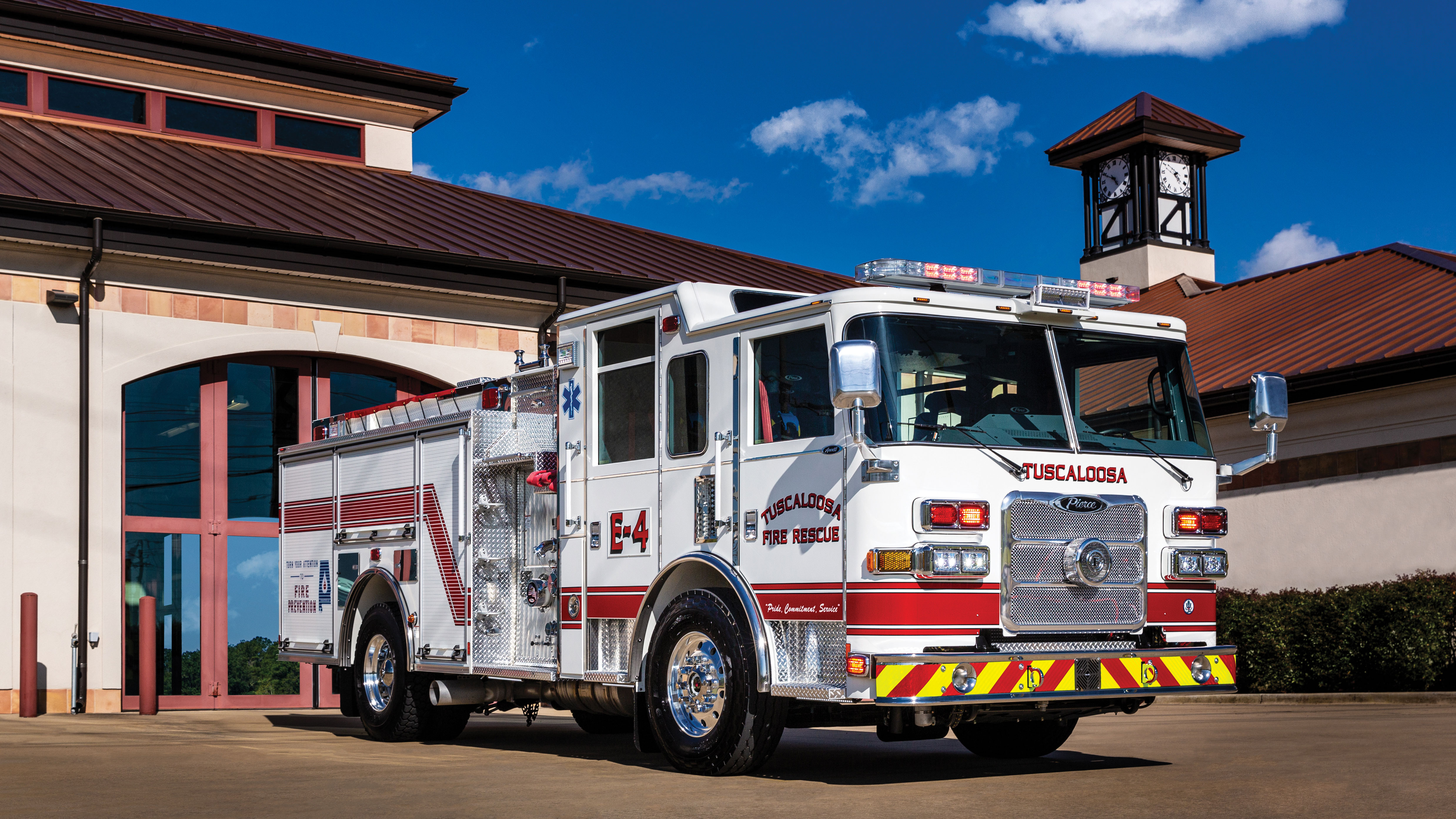 Tuscaloosa Pumper Fire Apparatus White over Red
